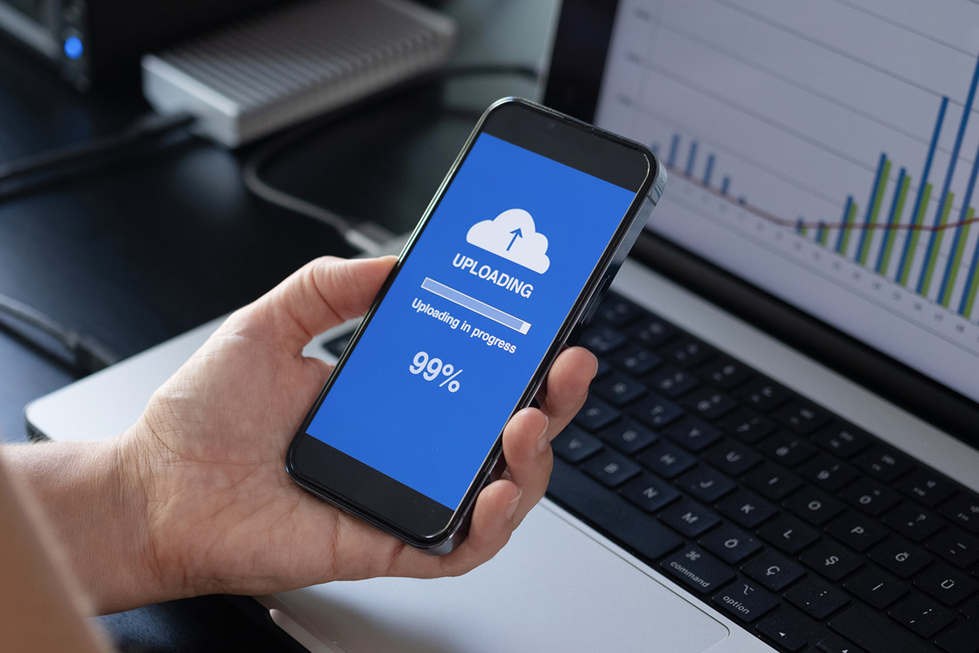Cloud backup uploading on smartphone