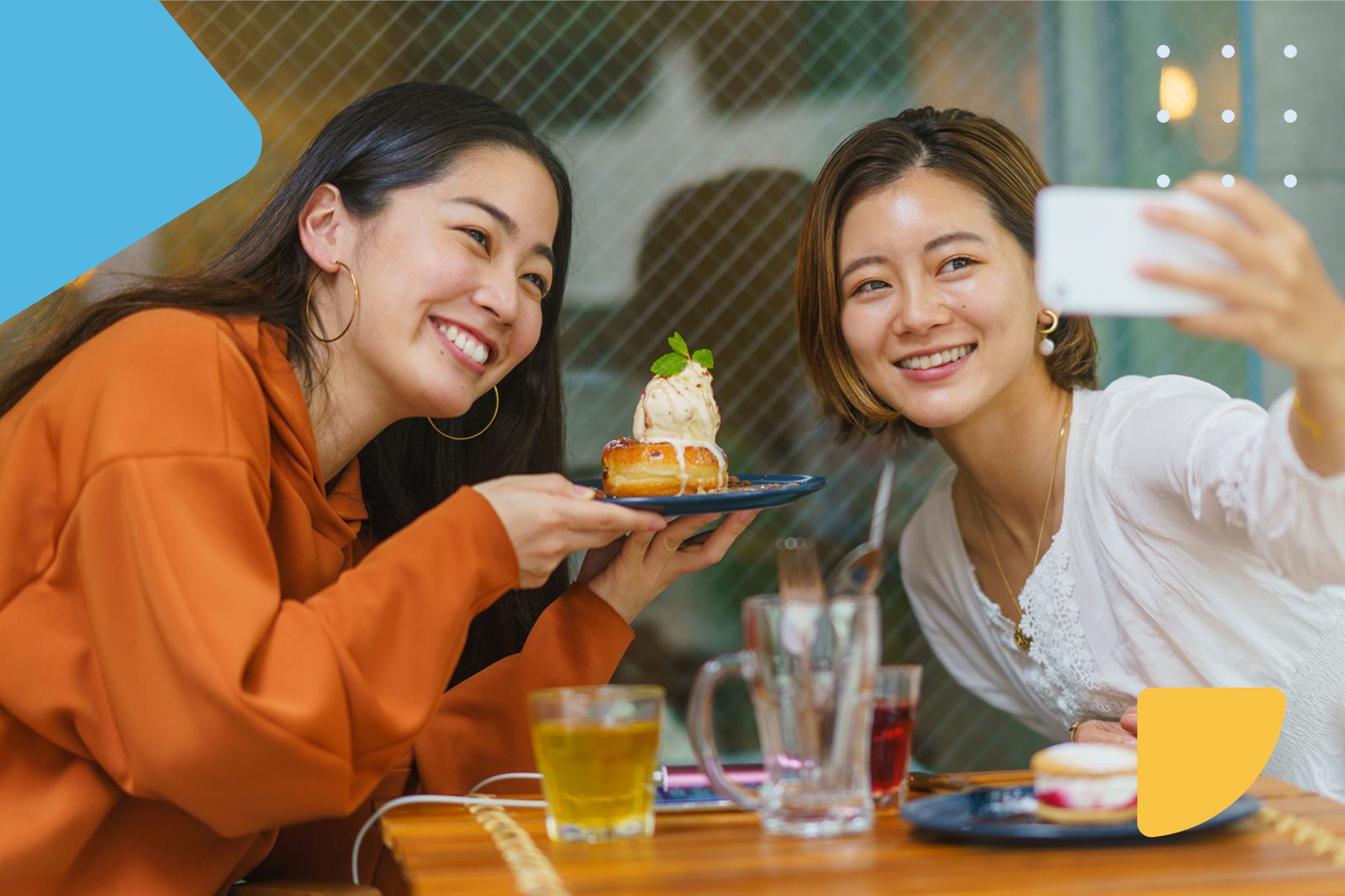 Influencers posing for selfies