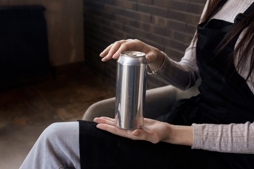 Holding beverage can
