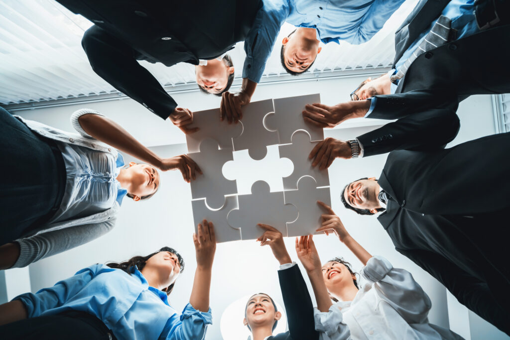 Team connecting strategy pieces while choosing affiliate software for SaaS that fits a complex sales process 