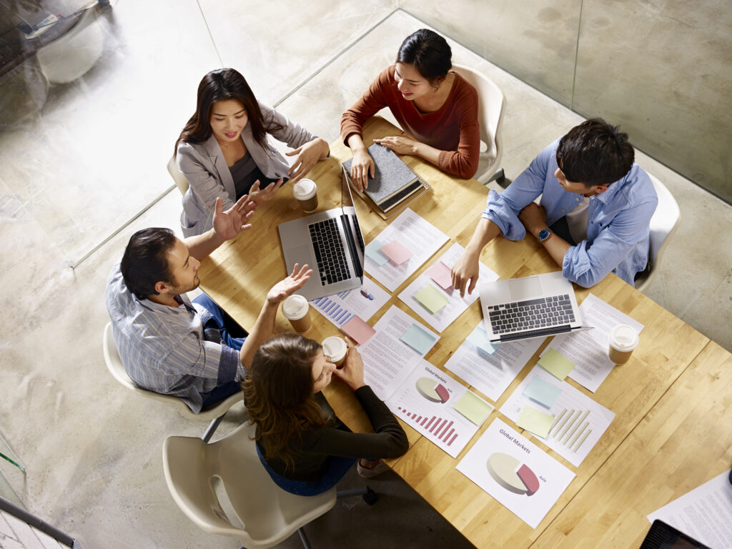 Team discussing requirements and planning the right affiliate software for SaaS companies
